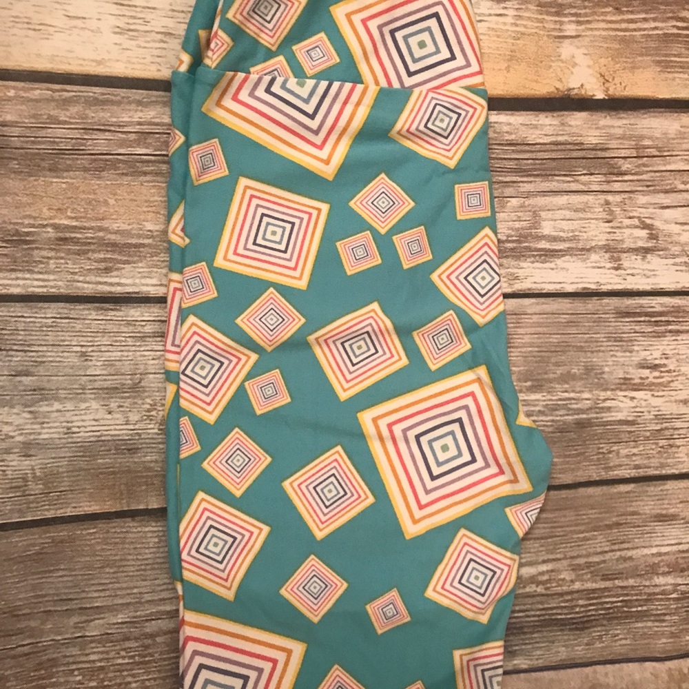 Lularoe OS logo